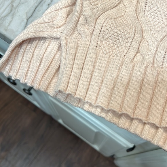 New never worn hooded sweater with venting on sides - Picture 5 of 5